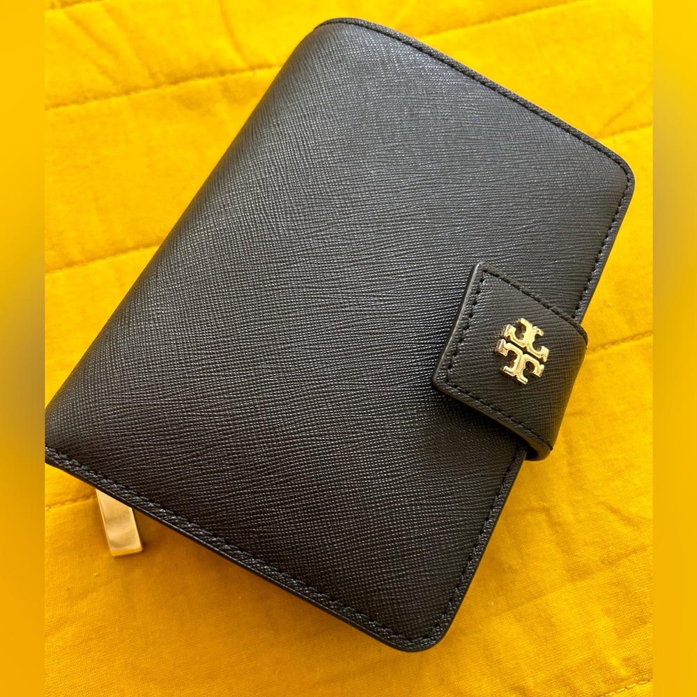 emerson french fold wallet tory burch